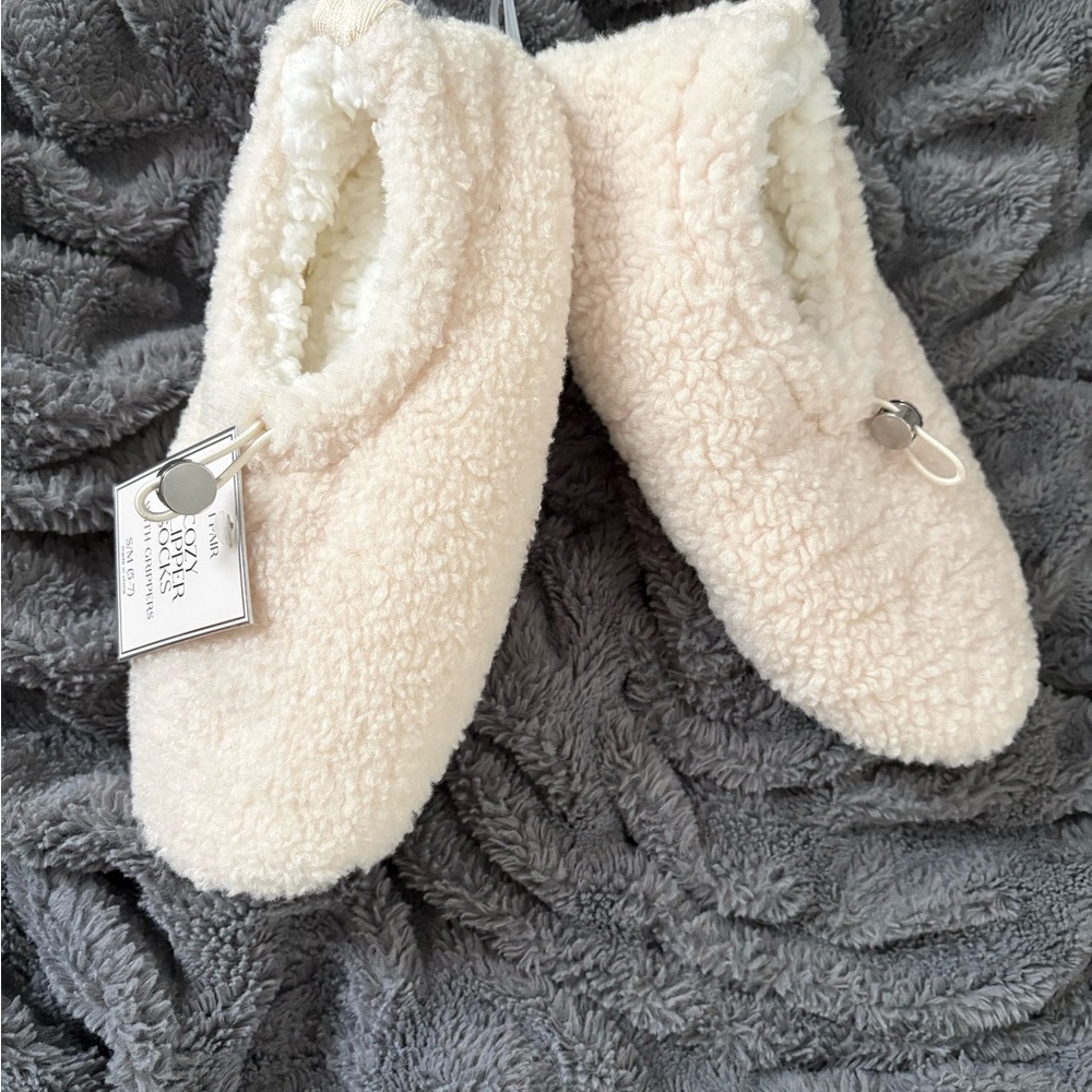 Target Cream Women's Slippers socks with grip s/m (5-7)